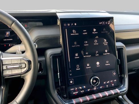Used 2025 GMC Yukon XL AT4 AWD/4WD image 6