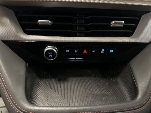 Used 2025 Ford Explorer Active AWD/4WD image 15