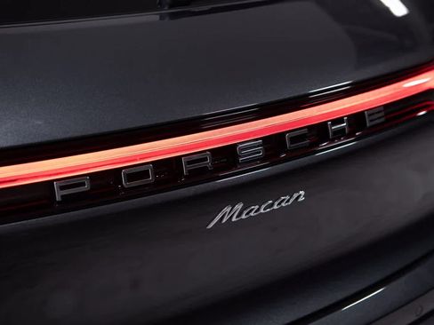 Certified 2025 Porsche Macan image 35