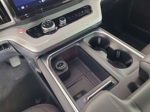 Used 2025 Ford Expedition Active image 15