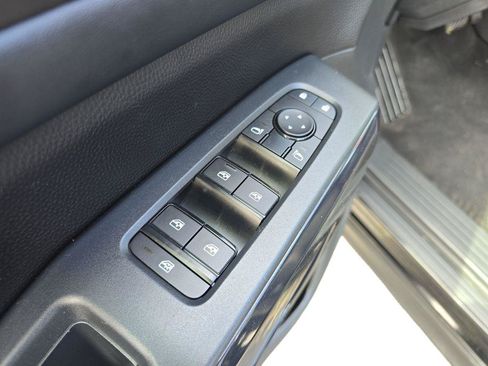 Used 2025 Nissan Pathfinder SV FWD image 8