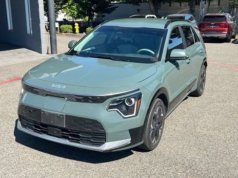 Used 2023 Kia Niro Wind w/ Wind Preserve Package FWD image 3
