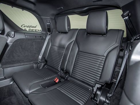 Used 2025 Land Rover Discovery Dynamic SE AWD/4WD image 16