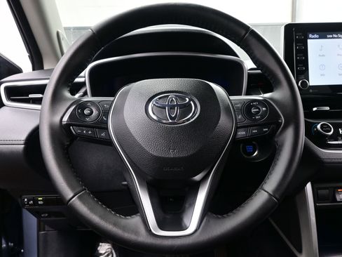 Used 2022 Toyota Corolla Cross XLE image 25