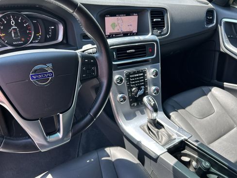 Used 2018 Volvo V60 T5 Cross Country w/ Convenience Package image 12