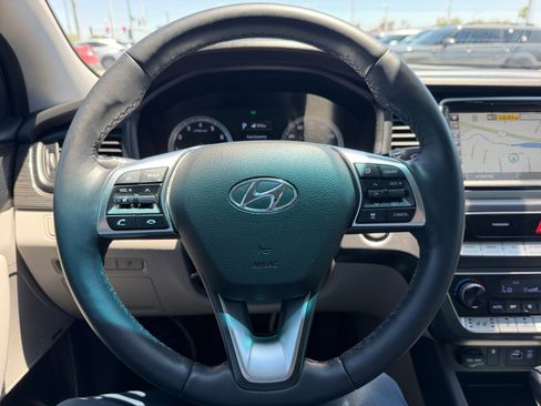 Used 2018 Hyundai Sonata Limited w/ Limited Ultimate Package 03 FWD image 9