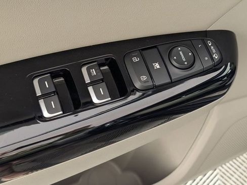 Used 2022 Kia Sportage Nightfall Edition w/ Nightfall Fwd Premium Package image 11