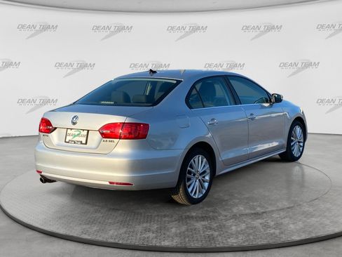 Used 2011 Volkswagen Jetta SEL FWD image 8