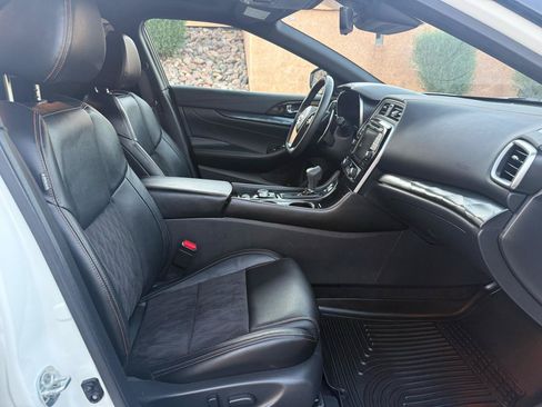 Used 2023 Nissan Maxima SR w/ Sport Mat Group FWD image 18