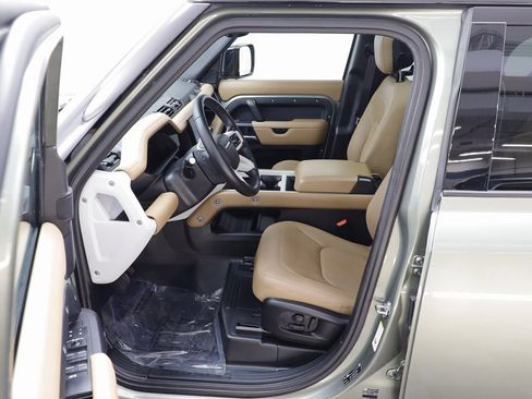Used 2025 Land Rover Defender 110 S image 6
