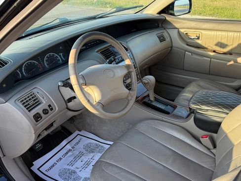 Used 2000 Toyota Avalon XLS FWD image 9