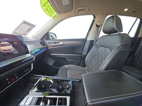 Used 2024 Volkswagen Atlas SEL Premium R-Line image 11