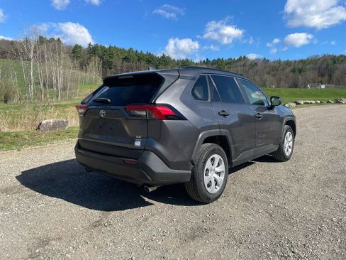 Used 2019 Toyota RAV4 LE AWD/4WD image 3