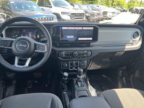 Used 2025 Jeep Wrangler Unlimited Sahara AWD/4WD image 21