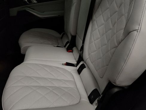 New 2026 BMW X7 xDrive40i image 13