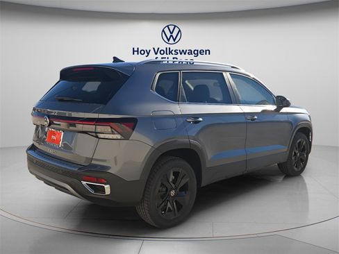 New 2026 Volkswagen Taos SE image 3