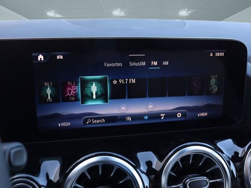 Used 2025 Mercedes-Benz GLA 250 image 40