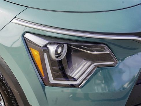 Certified 2025 Kia Niro EX image 11