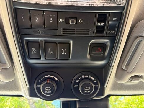 Used 2020 Toyota 4Runner TRD Off-Road Premium w/ Moonroof Package AWD/4WD image 31
