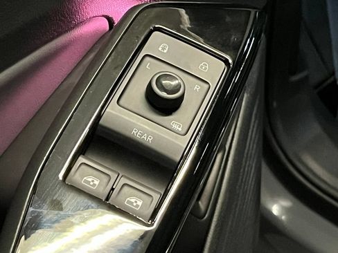 Used 2023 Volkswagen ID.4 Pro S Plus AWD/4WD image 19