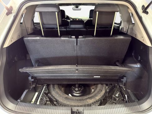Used 2022 Volkswagen Tiguan SE image 25