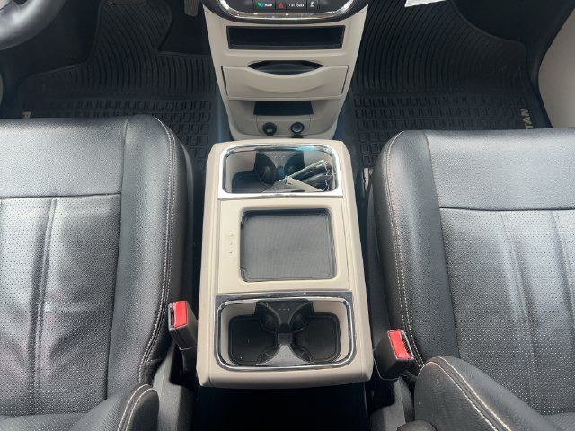Used 2015 Chrysler Town & Country Touring-L w/ Driver Convenience Group FWD image 20