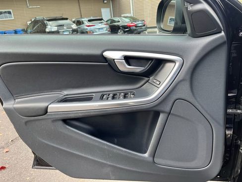 Used 2015 Volvo V60 T5 Platinum image 19