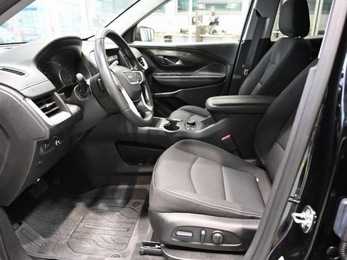 Used 2024 GMC Terrain SLE w/ Driver Convenience Package image 9
