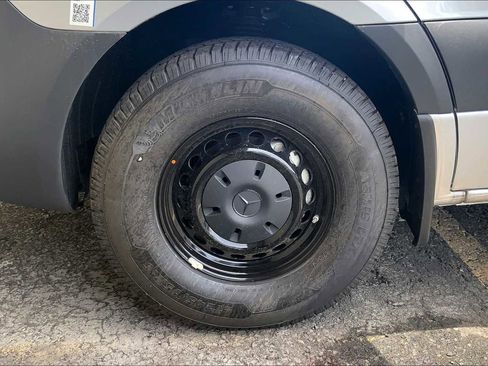 New 2025 Mercedes-Benz Sprinter 2500 image 9