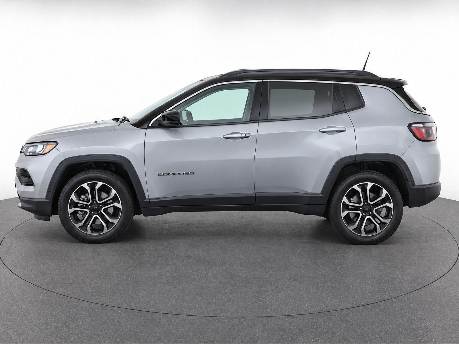 Used 2023 Jeep Compass Limited AWD/4WD image 9