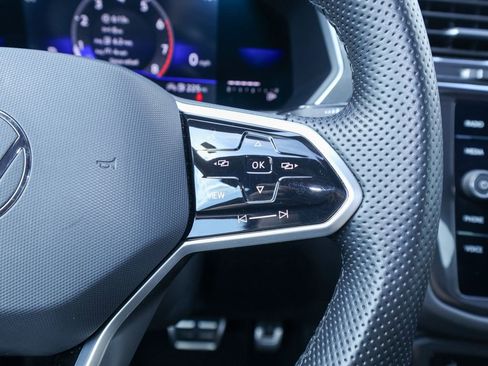 Used 2023 Volkswagen Tiguan SE R-Line image 30