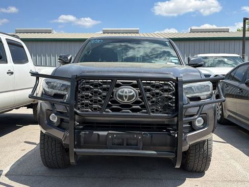 Certified 2020 Toyota Tacoma TRD Off-Road image 2