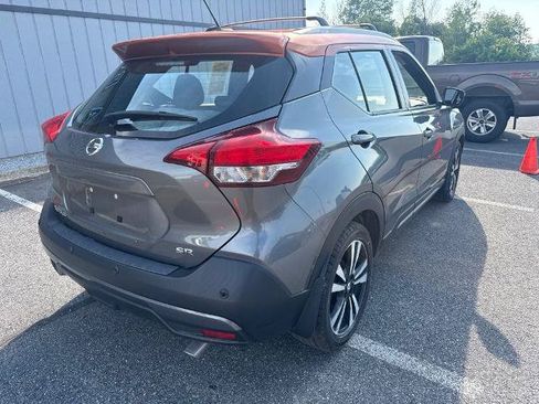 Used 2020 Nissan Kicks SR w/ SR Premium Package FWD image 3