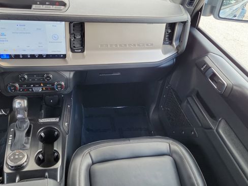 Used 2025 Ford Bronco Outer Banks AWD/4WD image 15