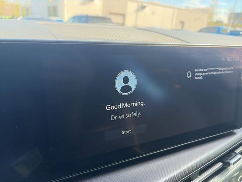 Used 2025 Hyundai Santa Fe SEL image 13