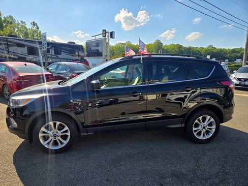 Used 2018 Ford Escape SE w/ Ford Safe & Smart Package FWD image 17