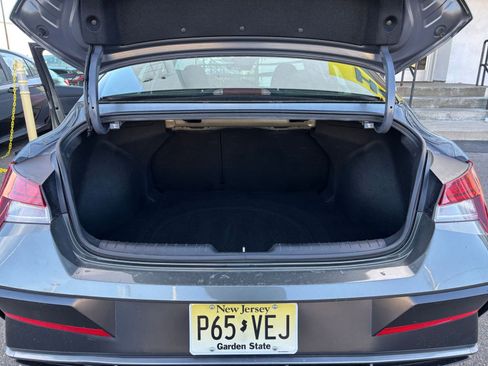 Used 2025 Hyundai Elantra SEL image 28