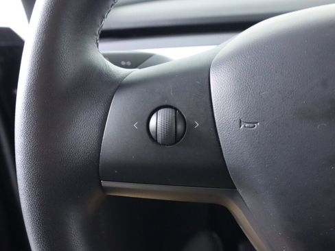 Used 2020 Tesla Model Y Long Range image 11