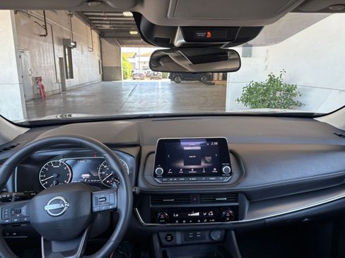 Used 2025 Nissan Rogue SV FWD image 35