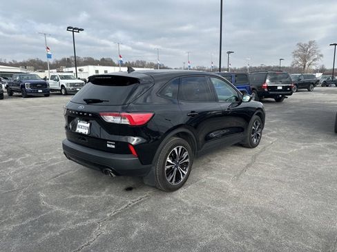 Certified 2022 Ford Escape SE w/ SE Sport Appearance Package image 5
