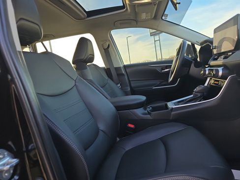 Used 2023 Toyota RAV4 XLE Premium image 14