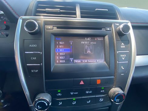 Used 2016 Toyota Camry SE FWD image 18