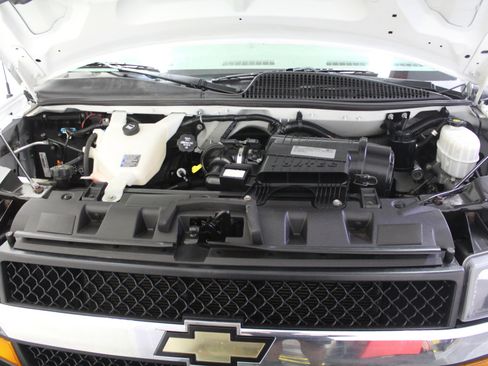 Used 2018 Chevrolet Express 2500 w/ Driver Convenience Package image 29
