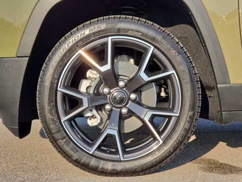 New 2026 Jeep Cherokee Overland w/ Trailer Tow Group AWD/4WD image 38
