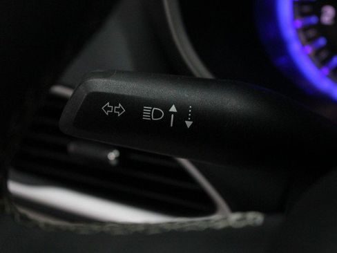 Used 2024 Chrysler Pacifica Touring-L FWD image 13