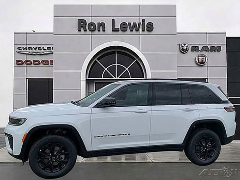 New 2026 Jeep Grand Cherokee Altitude AWD/4WD image 1