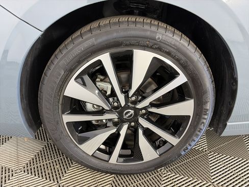 Used 2025 Nissan Sentra SV w/ SV Premium Package FWD image 13