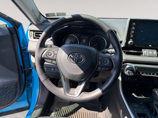 Used 2020 Toyota RAV4 XLE Premium FWD image 9