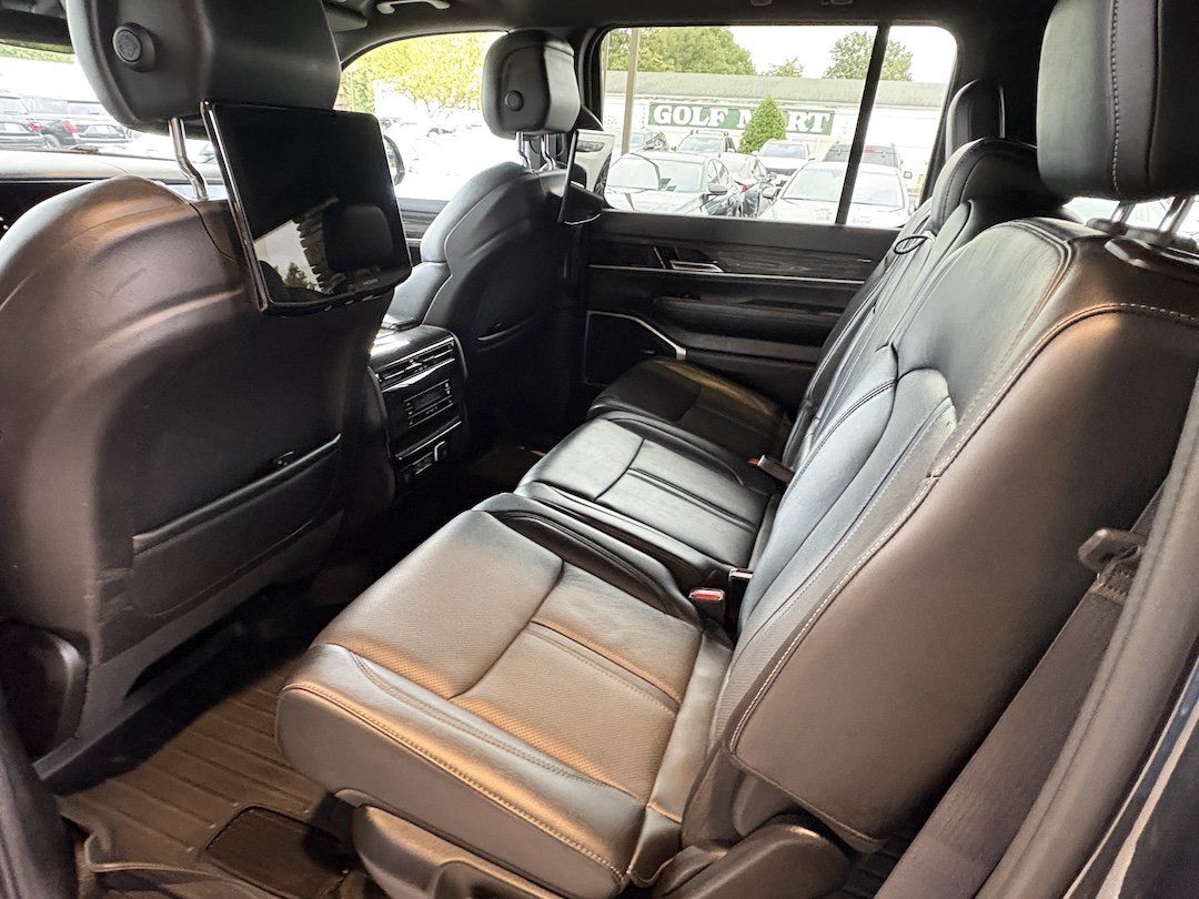 Used 2022 Jeep Wagoneer Series III w/ Rear Seat Video Group 1 AWD/4WD image 25