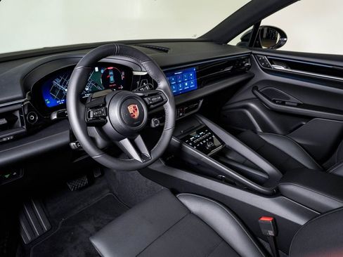 New 2026 Porsche Macan 4 Electric AWD/4WD image 4